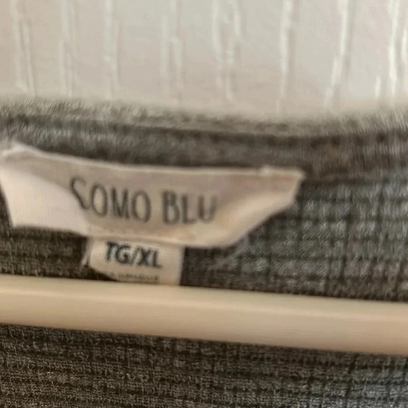 COMO Women’s gray BLU XL Top with bottom tie so flattering! - Picture 2 of 2